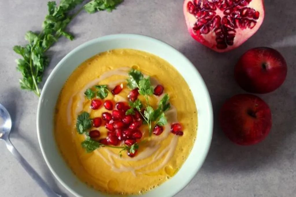 Crema de calabaza asada, manzana y tahin