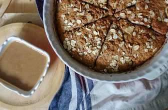 Escones de manzana sin azúcar con caramelo de dátil