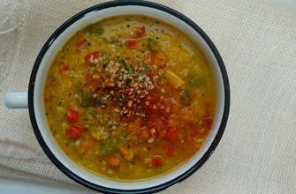 Sopa de lentejas rojas